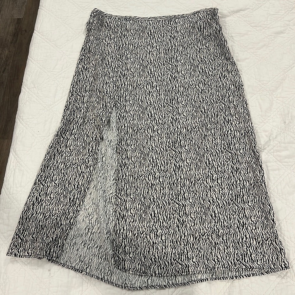 Midi skirt from H&M. Never worn! Size 14. In perfect condition.